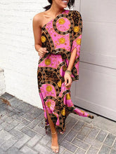 Lockeres Bohemian-Kleid mit schrägen Schultern